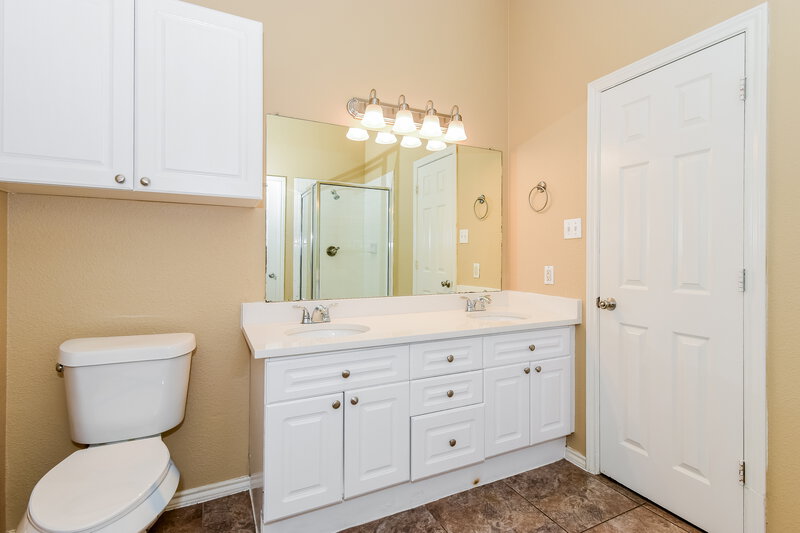 1,930/Mo, 1500 Hackamore St Mesquite, TX 75149 Main Bathroom View