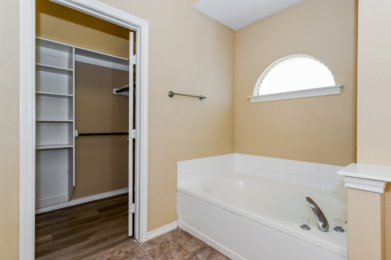 1,930/Mo, 1500 Hackamore St Mesquite, TX 75149 Bathroom View