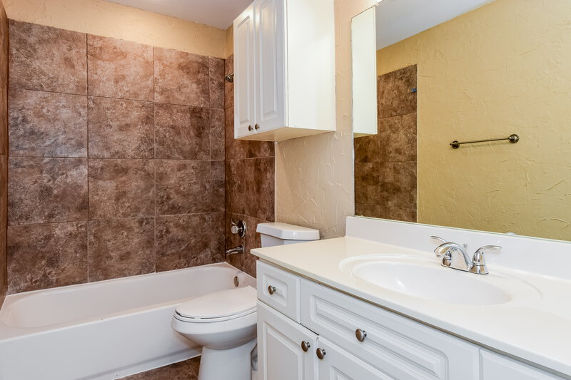 1,930/Mo, 1500 Hackamore St Mesquite, TX 75149 Bathroom View 2