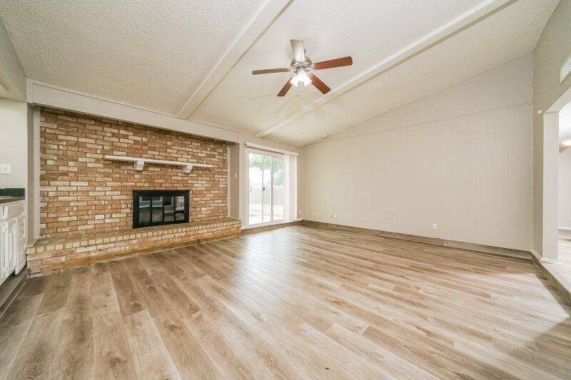 1,925/Mo, 4616 Gleneagle St Mesquite, TX 75150 Living Room View 2