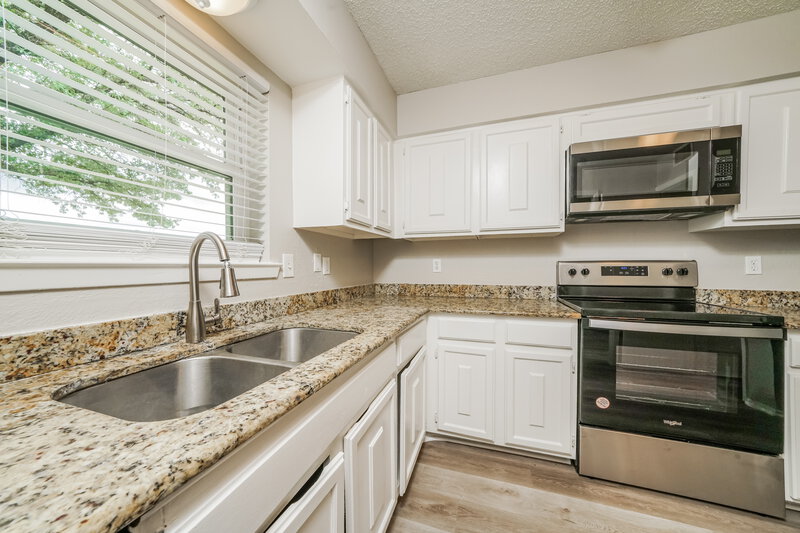 1,925/Mo, 4616 Gleneagle St Mesquite, TX 75150 Kitchen View 2