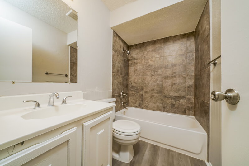 1,925/Mo, 4616 Gleneagle St Mesquite, TX 75150 Bathroom View