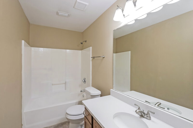 2,175/Mo, 1966 Carrington Dr Glenn Heights, TX 75154 Bathroom View