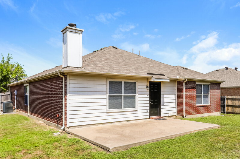 2,025/Mo, 1514 Dockside Dr Glenn Heights, TX 75154 Rear View