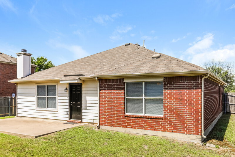 2,025/Mo, 1514 Dockside Dr Glenn Heights, TX 75154 Rear View 2
