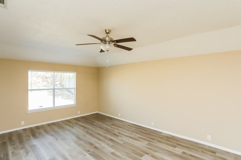 2,140/Mo, 1611 Shady Shores Dr Glenn Heights, TX 75154 Living Room View