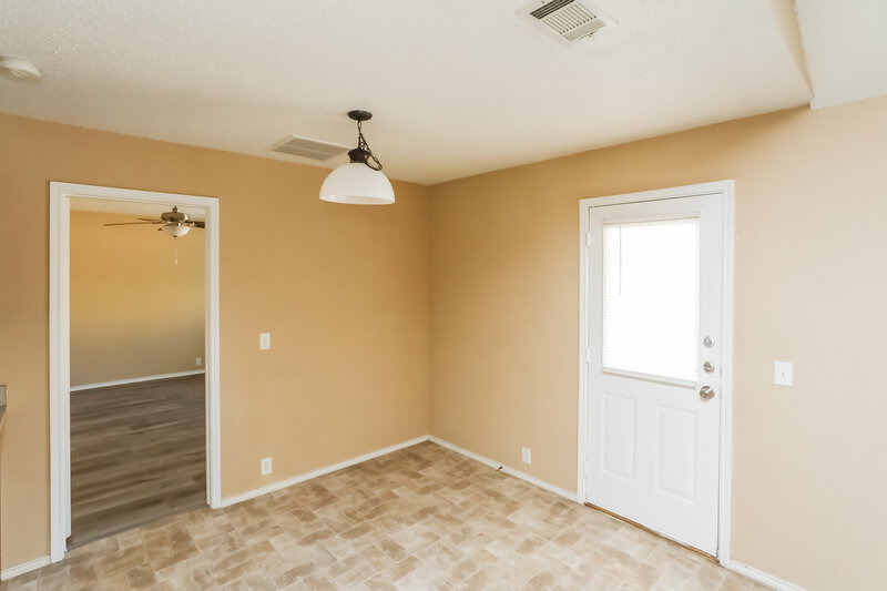2,140/Mo, 1611 Shady Shores Dr Glenn Heights, TX 75154 Dining Room View
