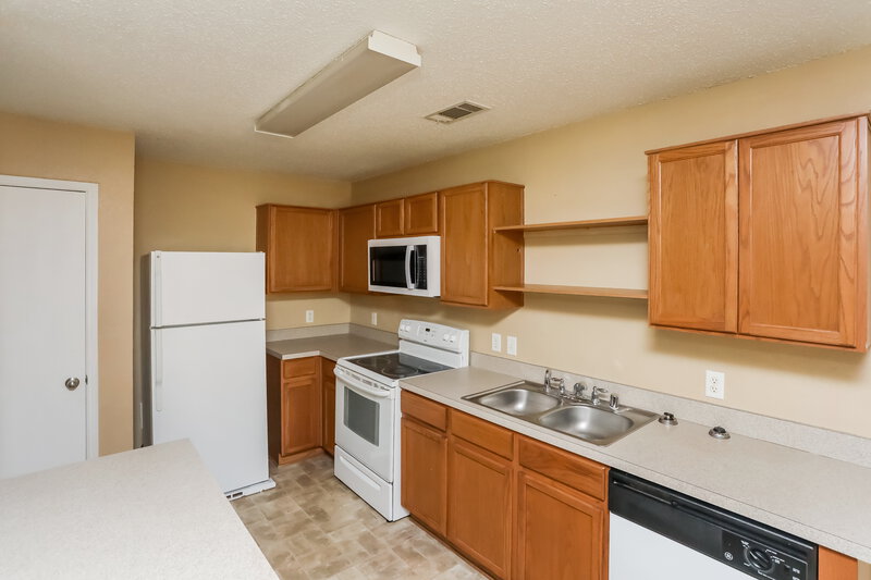 2,140/Mo, 1611 Shady Shores Dr Glenn Heights, TX 75154 Kitchen View