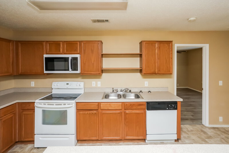 2,140/Mo, 1611 Shady Shores Dr Glenn Heights, TX 75154 Kitchen View 3