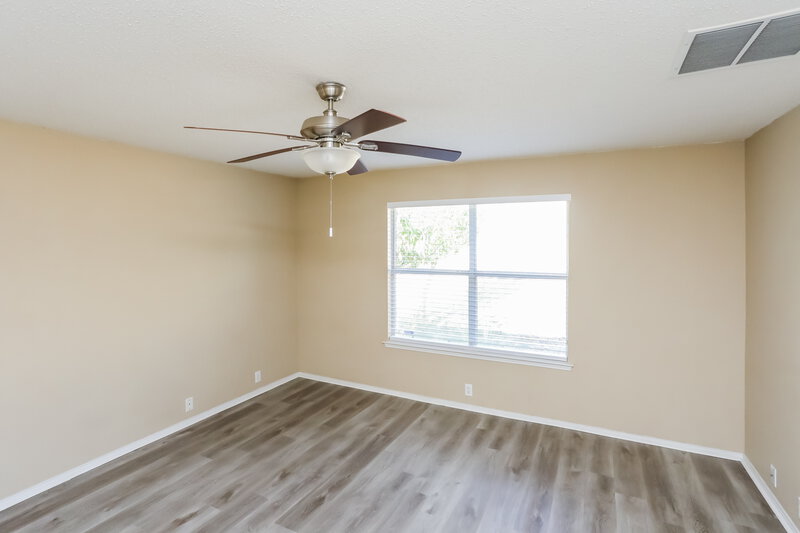 2,140/Mo, 1611 Shady Shores Dr Glenn Heights, TX 75154 Main Bedroom View
