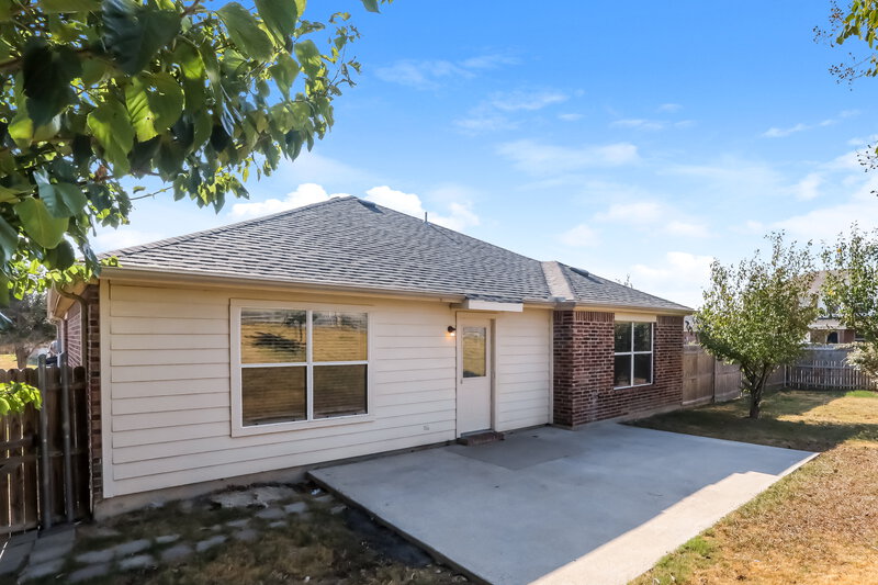 2,140/Mo, 1611 Shady Shores Dr Glenn Heights, TX 75154 Rear View