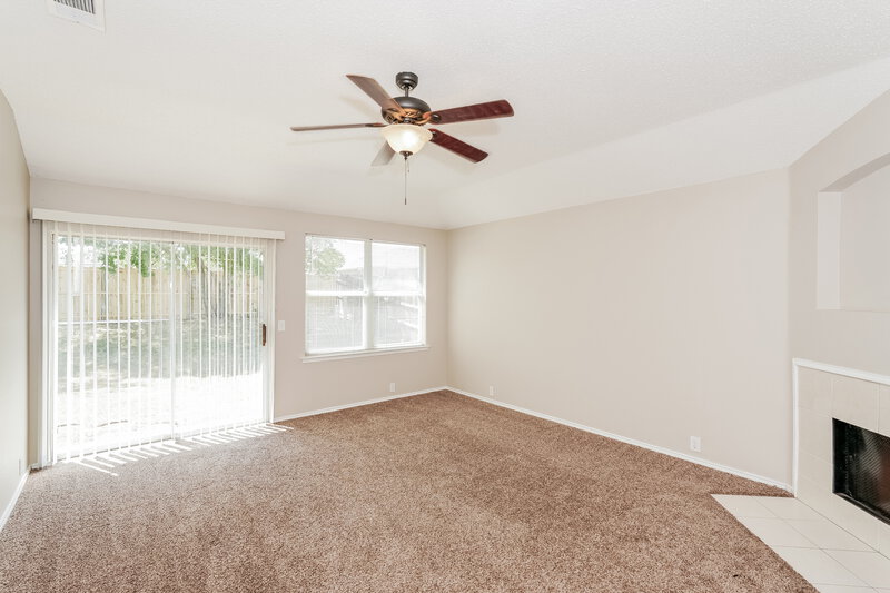 2,270/Mo, 1519 Columbia Dr Glenn Heights, TX 75154 Living Room View