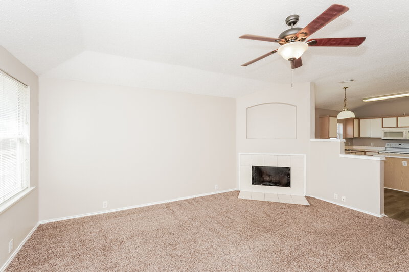 2,270/Mo, 1519 Columbia Dr Glenn Heights, TX 75154 Living Room View 2