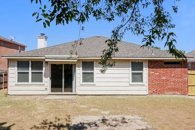 2,270/Mo, 1519 Columbia Dr Glenn Heights, TX 75154 Rear View