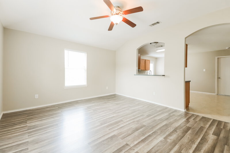 1,950/Mo, 813 Huddleston Ct Seagoville, TX 75159 Living Room View 2