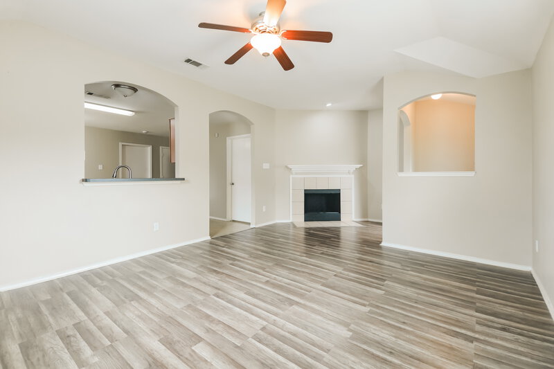 1,950/Mo, 813 Huddleston Ct Seagoville, TX 75159 Living Room View 3