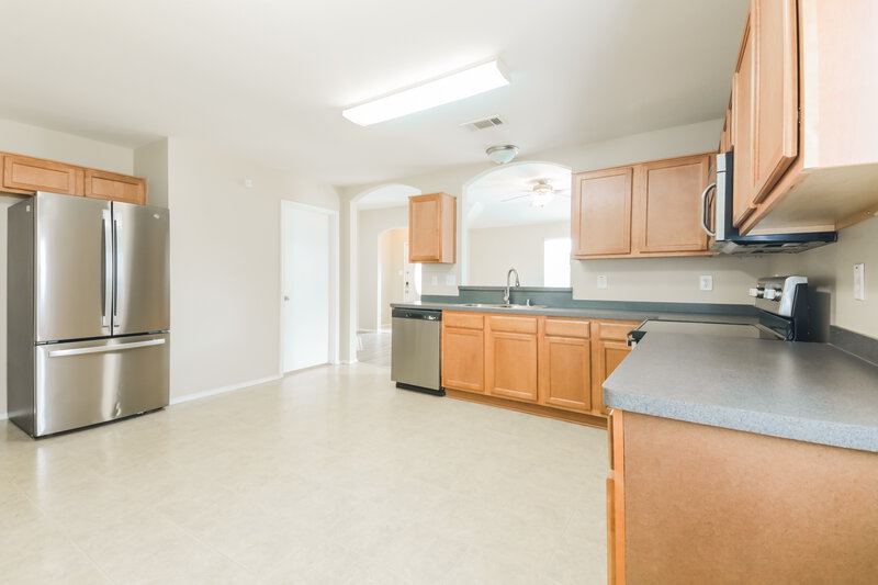 1,950/Mo, 813 Huddleston Ct Seagoville, TX 75159 Kitchen View 3