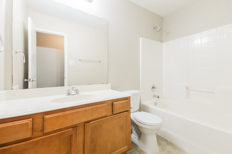 1,950/Mo, 813 Huddleston Ct Seagoville, TX 75159 Bathroom View