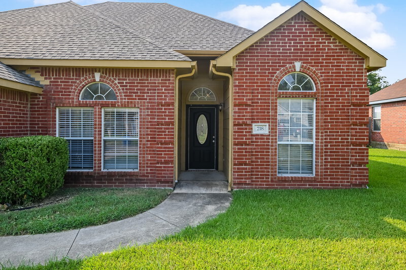 2,860/Mo, 718 Grandview Ave Seagoville, TX 75159 Front View 2