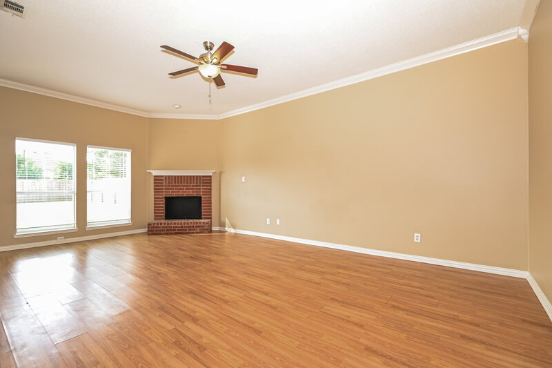 2,860/Mo, 718 Grandview Ave Seagoville, TX 75159 Living Room View 2