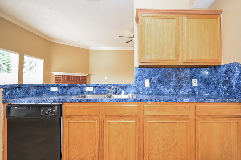 2,860/Mo, 718 Grandview Ave Seagoville, TX 75159 Kitchen View