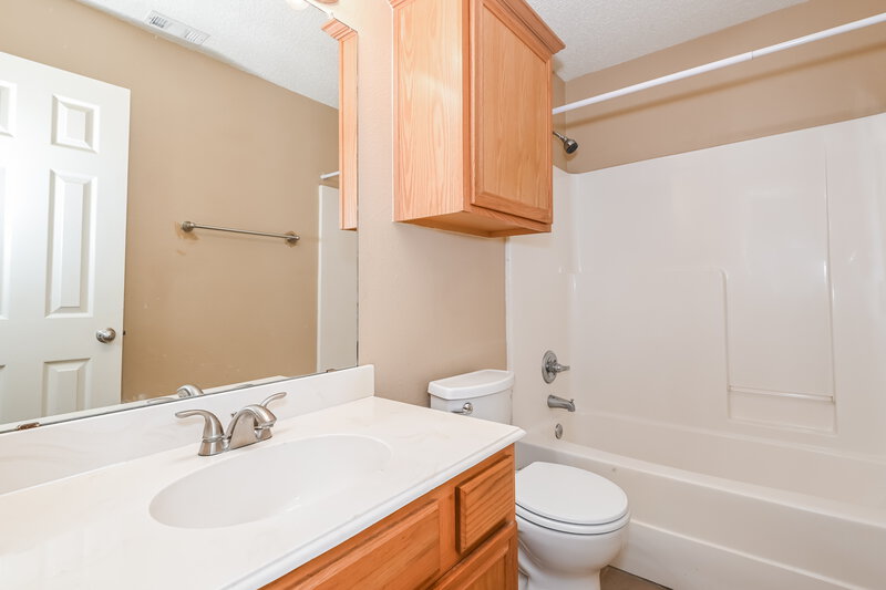2,860/Mo, 718 Grandview Ave Seagoville, TX 75159 Bathroom View