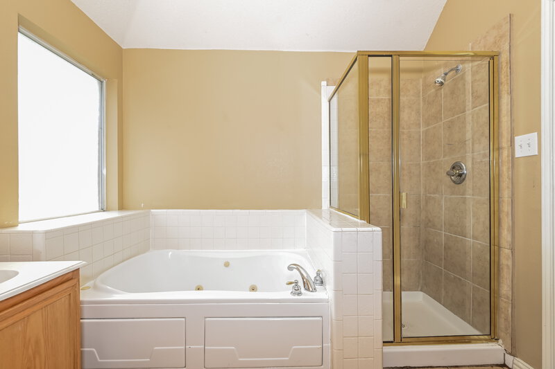 2,860/Mo, 718 Grandview Ave Seagoville, TX 75159 Bathroom View 2