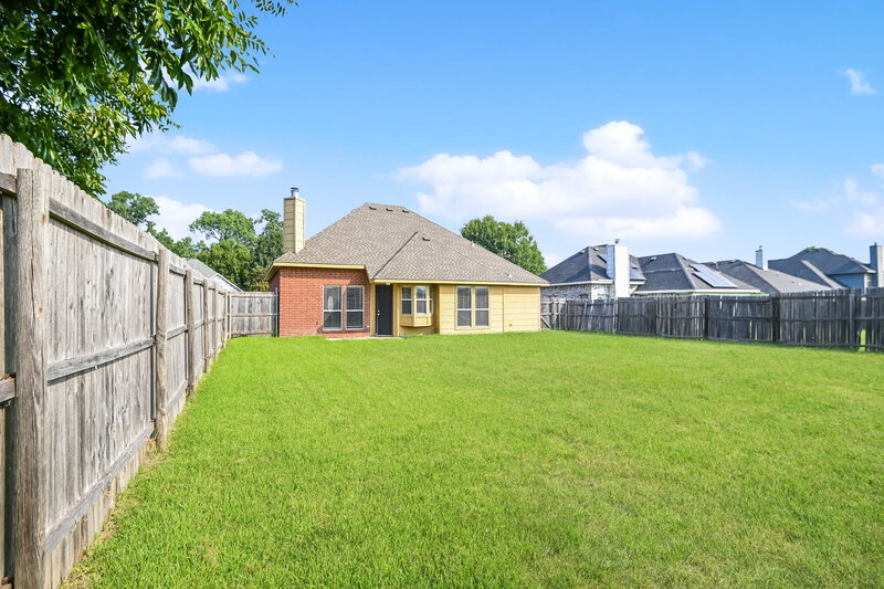 2,860/Mo, 718 Grandview Ave Seagoville, TX 75159 Rear View 2