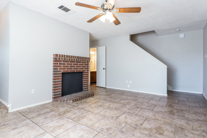 1,895/Mo, 1711 Bluffview Dr Balch Springs, TX 75180 Living Room View