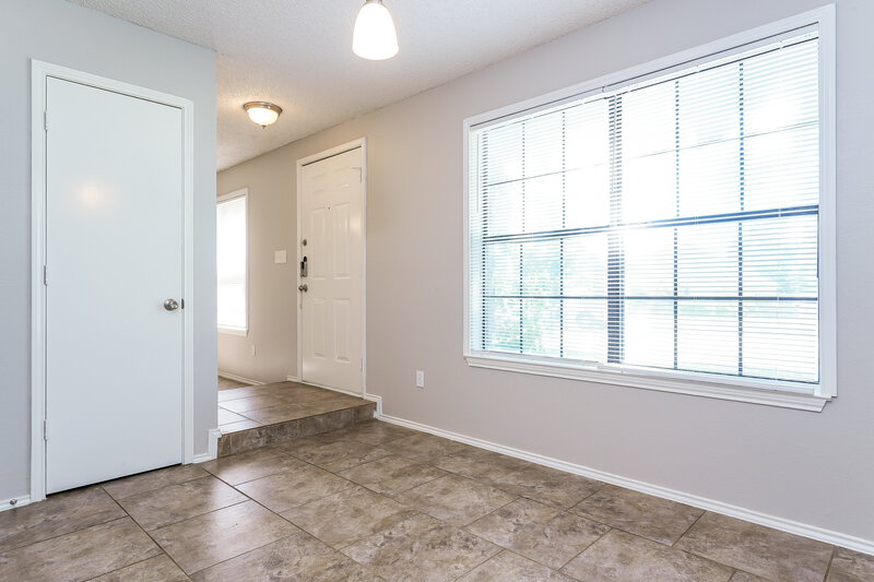 1,895/Mo, 1711 Bluffview Dr Balch Springs, TX 75180 Dining Room View