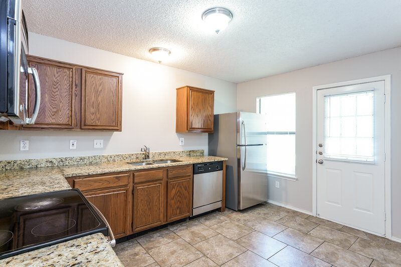 1,895/Mo, 1711 Bluffview Dr Balch Springs, TX 75180 Kitchen View
