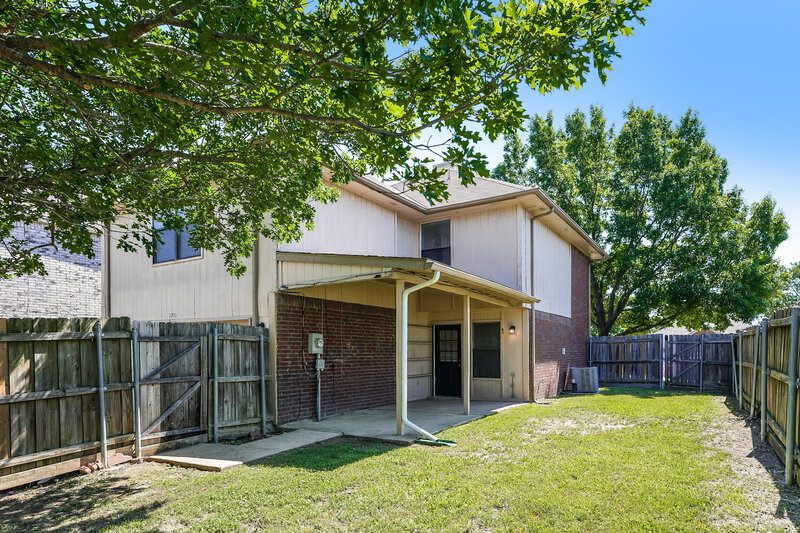 1,895/Mo, 1711 Bluffview Dr Balch Springs, TX 75180 Rear View