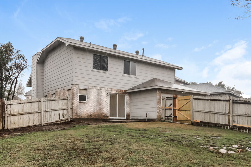 2,030/Mo, 1704 Hillside Dr Balch Springs, TX 75180 Rear View