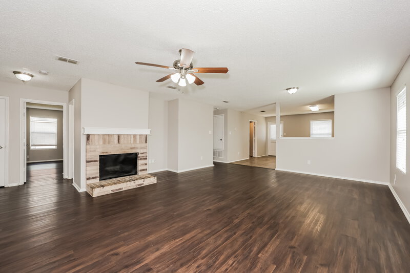 2,135/Mo, 3808 Kenzie Ct Balch Springs, TX 75180 Living Room View