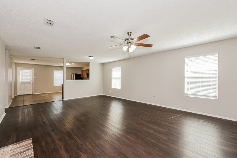 2,135/Mo, 3808 Kenzie Ct Balch Springs, TX 75180 Living Room View 2