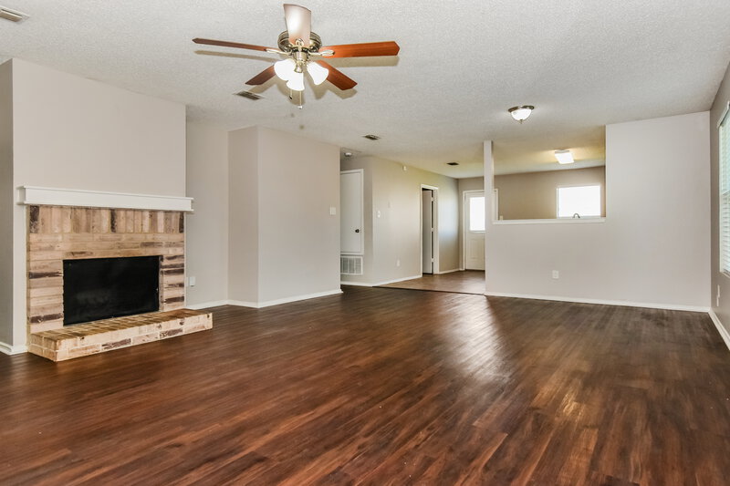 2,080/Mo, 3808 Kenzie Ct Balch Springs, TX 75180 Living Room View 2