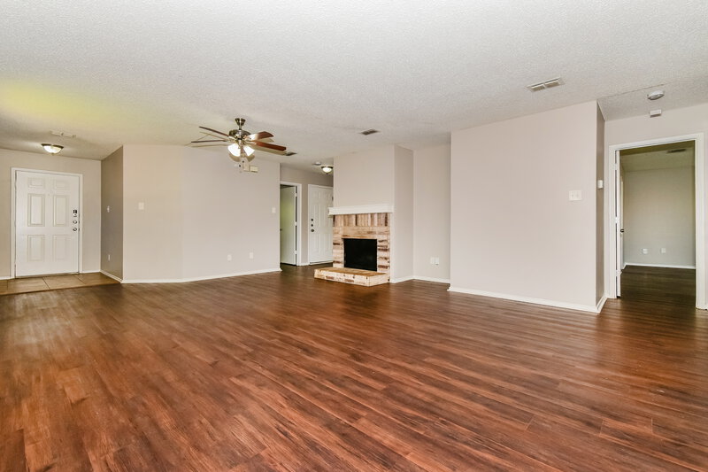 2,080/Mo, 3808 Kenzie Ct Balch Springs, TX 75180 Living Room View 3