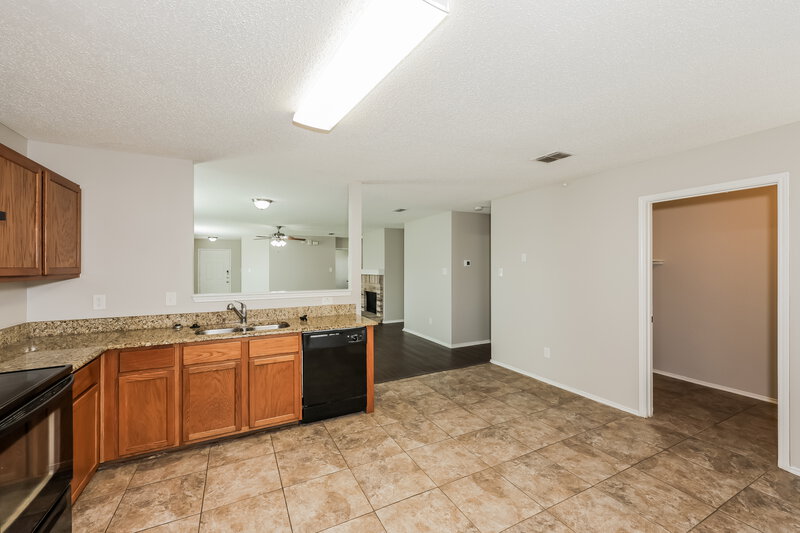 2,135/Mo, 3808 Kenzie Ct Balch Springs, TX 75180 Kitchen View 3