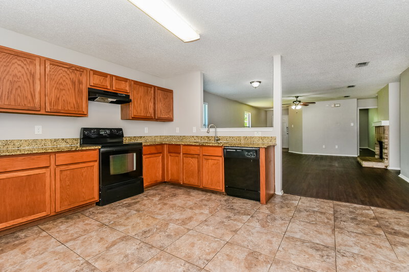 2,080/Mo, 3808 Kenzie Ct Balch Springs, TX 75180 Kitchen View 2