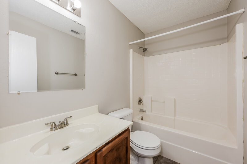 2,135/Mo, 3808 Kenzie Ct Balch Springs, TX 75180 Bathroom View