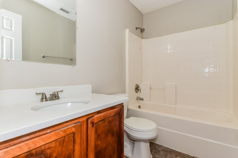 2,080/Mo, 3808 Kenzie Ct Balch Springs, TX 75180 Bathroom View 2