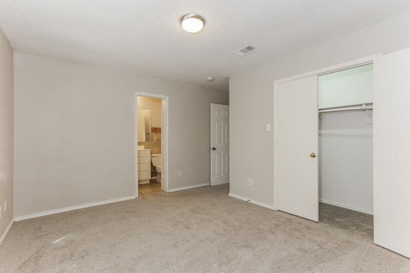 2,830/Mo, 4530 Lizzy Dr Dallas, TX 75211 Main Bedroom View 2