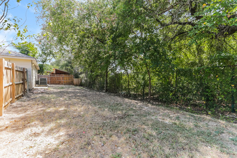 2,830/Mo, 4530 Lizzy Dr Dallas, TX 75211 Exterior View