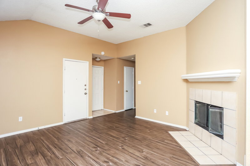 1,955/Mo, 4471 Posada Dr Dallas, TX 75211 Living Room View