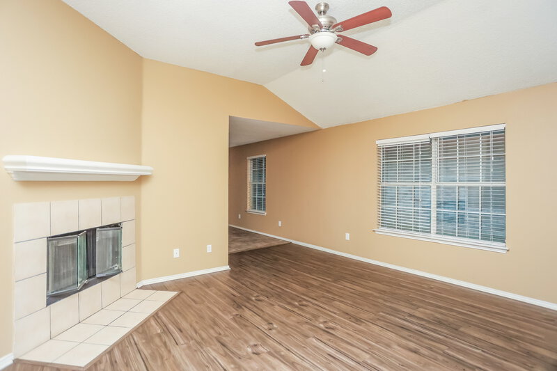 1,955/Mo, 4471 Posada Dr Dallas, TX 75211 Living Room View 2