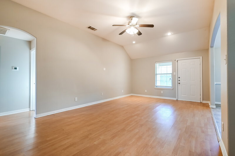 1,950/Mo, 10320 Casnett Dr Dallas, TX 75217 Living Room View 2