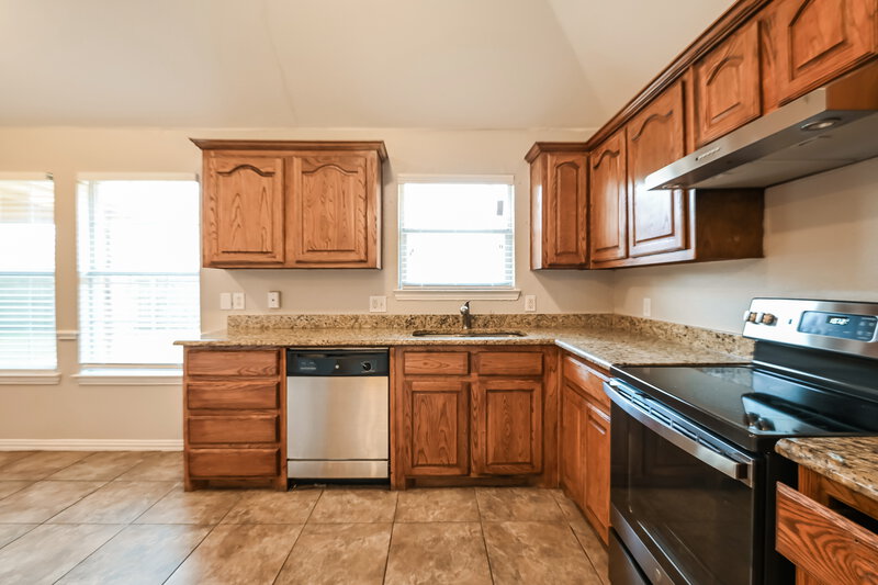 1,950/Mo, 10320 Casnett Dr Dallas, TX 75217 Kitchen View