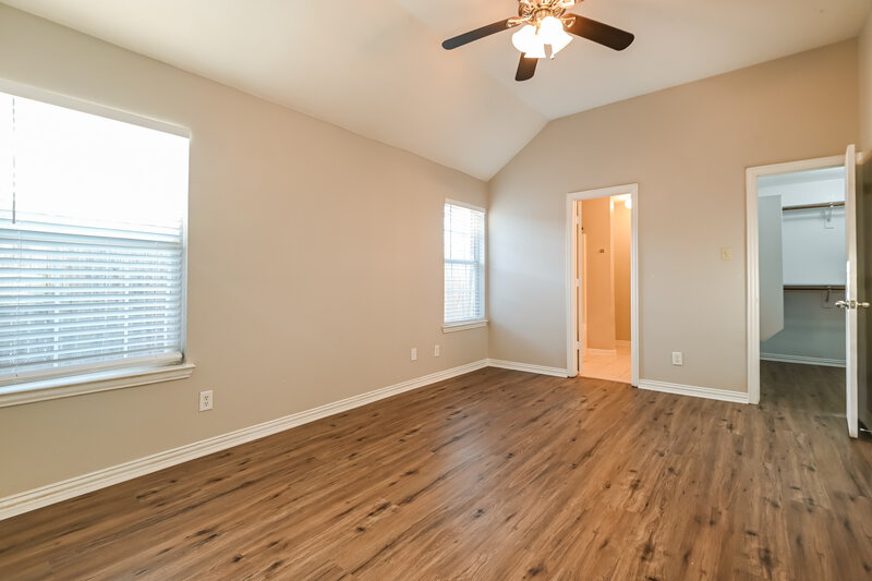 1,950/Mo, 10320 Casnett Dr Dallas, TX 75217 Main Bedroom View