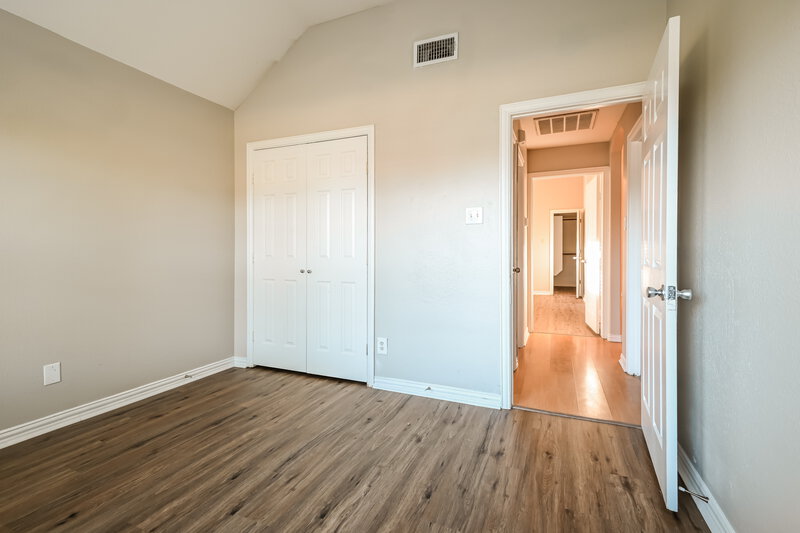 1,950/Mo, 10320 Casnett Dr Dallas, TX 75217 Bedroom View 3