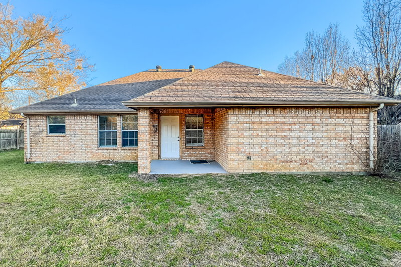 1,950/Mo, 10320 Casnett Dr Dallas, TX 75217 Rear View